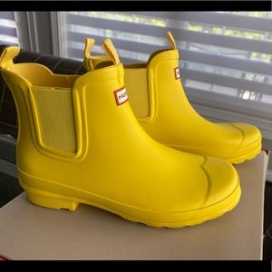 NIB Hunter Spanish Dancer Youth 4M Yellow